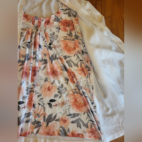 Elegant White Cardigan Sweater - Picture 4 of 6